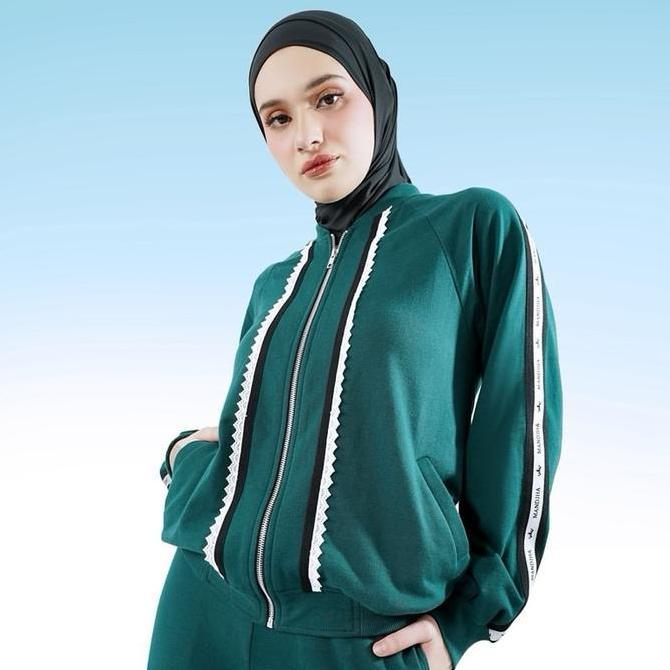 Mandjha Jessy One Set/Setelan Daily Olahraga By Ivan Gunawan