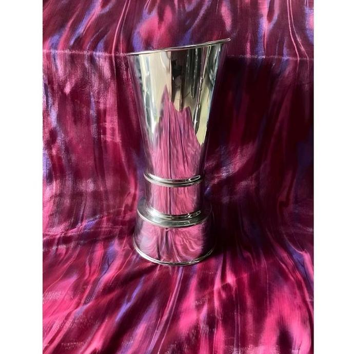 Piala Sepak bola Piala Bulu Tangkis Piala Voli Piala Tenis / piala trophy