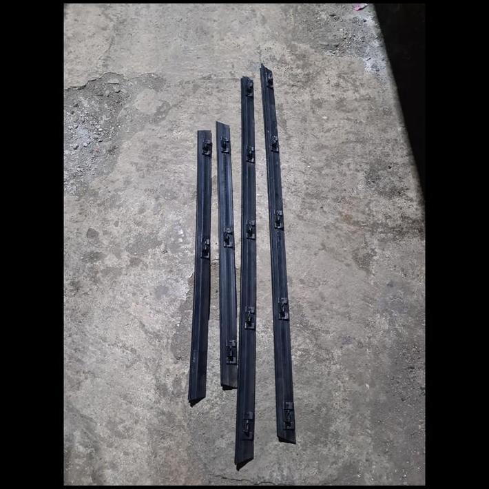DISKON KARET PELIPIT KACA DALAM DOORTRIM BMW E36 