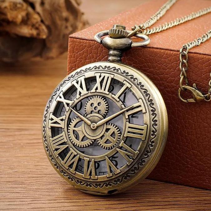 Ernatopsekret - Jam Saku Klasik dengan Rantai Vintage Model Analog Diameter 4.7 cm Ketebalan 1.3 cm 