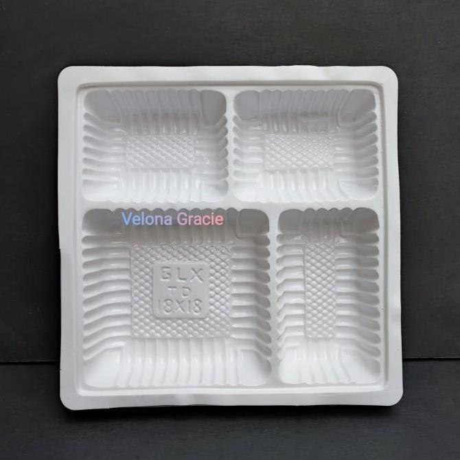 Sekat Mika 18x18 isi 50 pcs Putih Susu Sekat 4