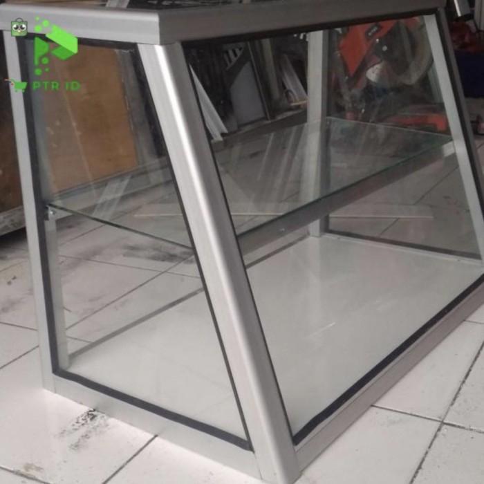 Etalase makanan miring