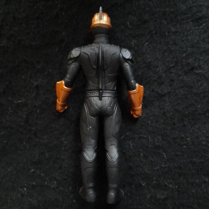 Bandai 14 Cm Ultra Monster Series Absolute Titan
