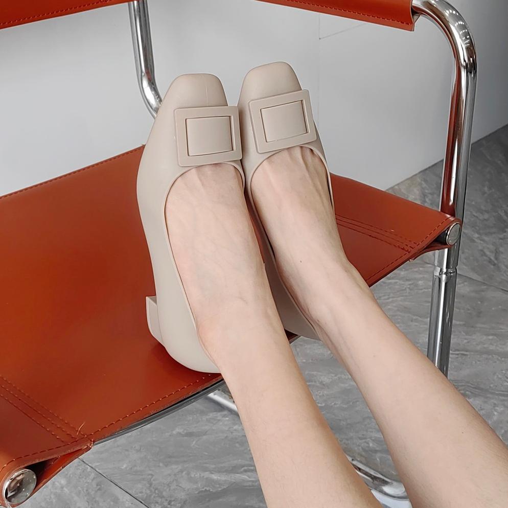LUXIVAGALLERY HMBRG KAI SEPATU FLAT SHOES WANITA HAK SEPATU BAHAN JELLY MULES HAK TAHU SEPATU KERJA 