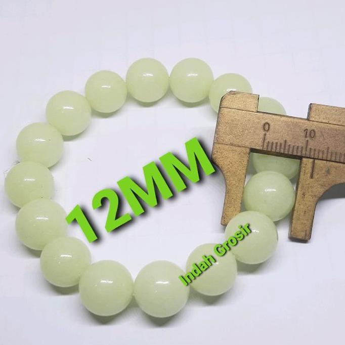 Gelang Batu Menyala  Di Tempat Gelap