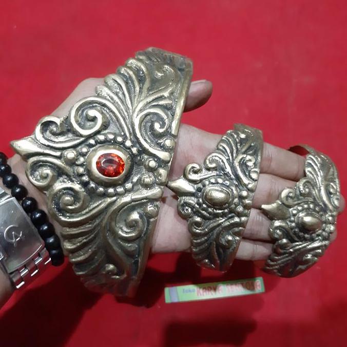 Barang Antik Mahkota Raja Kuningan Hias Batu Unik Model Kuno GS
