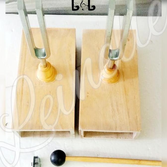 Set of Tuning Fork with Resonance Box Alat Praktikum gelombang suara