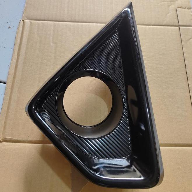 Cover Foglamp Sigra Facelift 2019 Up