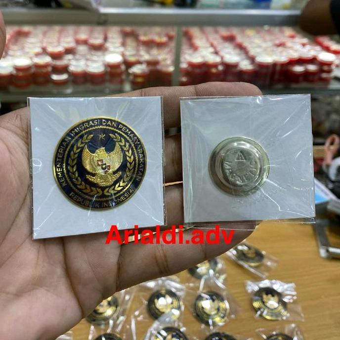 Pin IMIPAS logo terbaru kuningan disepuh emas magnet pin imipas magnet