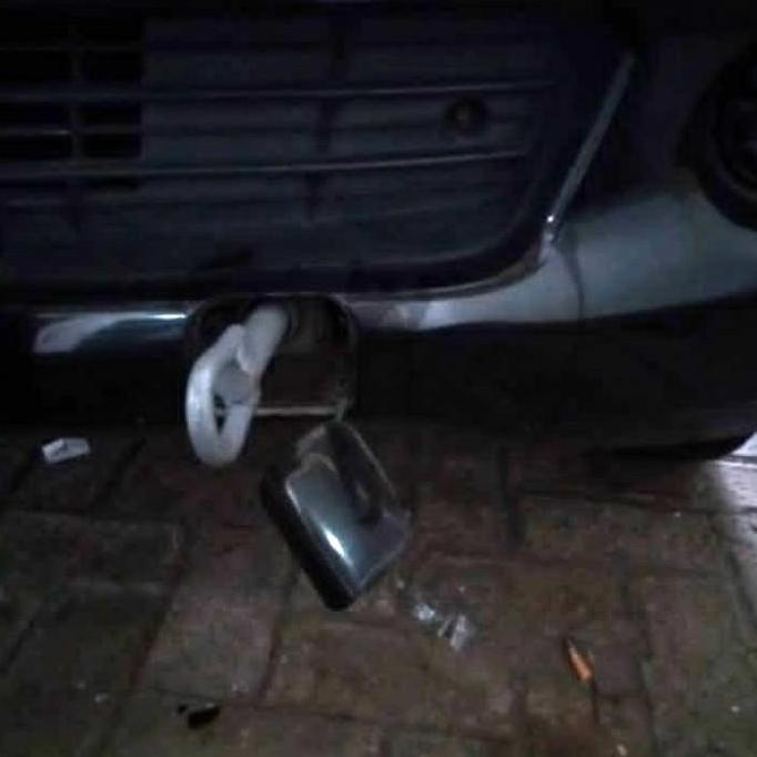 CANTOLAN DEREK BESI UNTUK TARIK MOBIL PENGAIT BESI DEREK