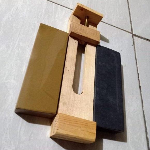 Dudukan Batu Asah Bantalan Alas Pengasah Tatakan Batu Asahan Wungkal