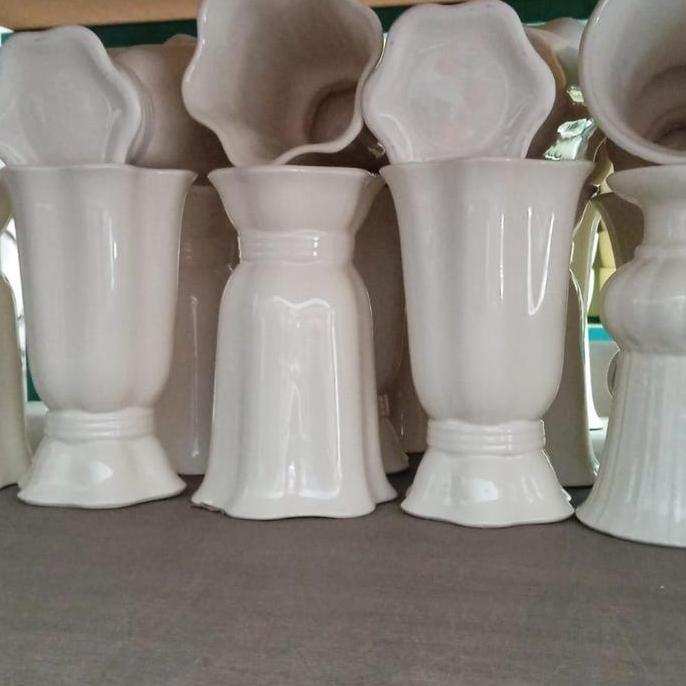 vas keramik putih / vas bunga