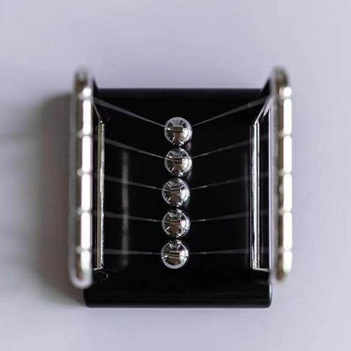 Newton's Cradle Pajangan Meja Pendulum Newton Hiasan Meja