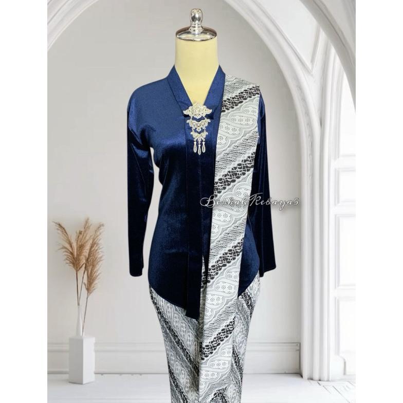IRFANIAGALLERY SETELAN KEBAYA KARTINI ENCIM BLUDRU / KEBAYA + SELENDANG + JARIK MOTIF LERENG SOGAN P