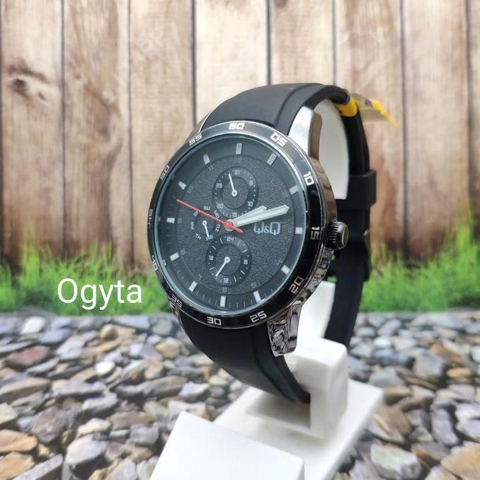 Q&Q QQ Analog Jam Tangan Pria Strap Karet Hitam AA38J502Y Original