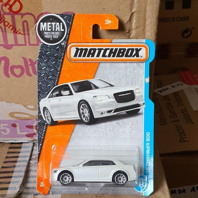 ORIGINAL Matchbox 15 CHRYSLER 300 WHITE