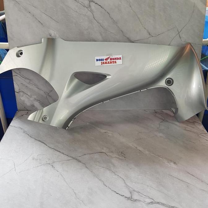 SPAREPART KARISMA D : 64450-KPH-880FMH SAYAP LEKSIL DALAM KIRI SILVER KARISMA D ORI AHM