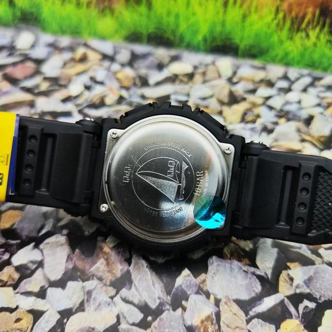 Ready  Q&Q QnQ QQ Digital Jam Tangan Karet Pria Hitam M161J003Y Original