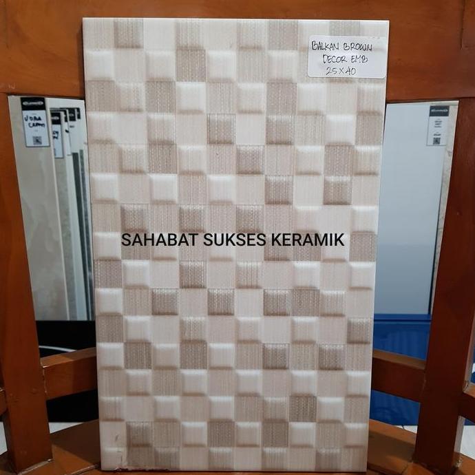 KERAMIK DINDING PLATINUM 25X40 BALKAN
