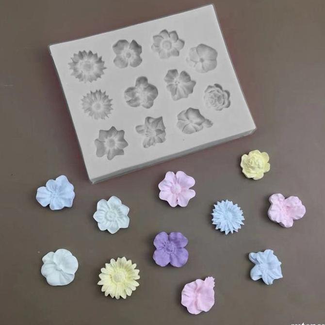 TERLARIS Indomada Cetakan Silikon Fondant 11 Bunga Campur Kecil 2.2 cm Cokelat Coklat Puding Permen 