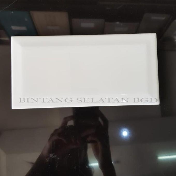 Keramik Subway Bata Bevel Mulia Signature Metro White 10X20 Kw2