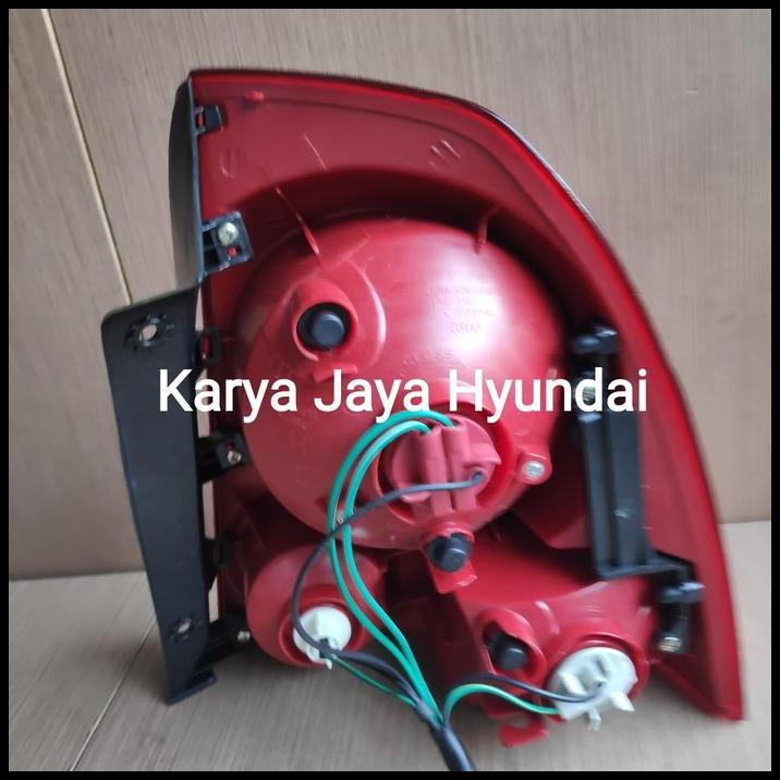 TERLARIS LAMPU STOP BELAKANG KIRI HYUNDAI VERNA 2003 KEATAS 