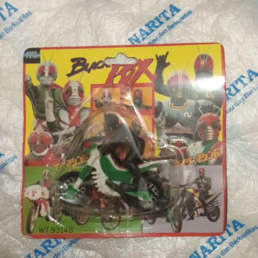 Mainan Ksatria Baja Hitam dan belalang tempur