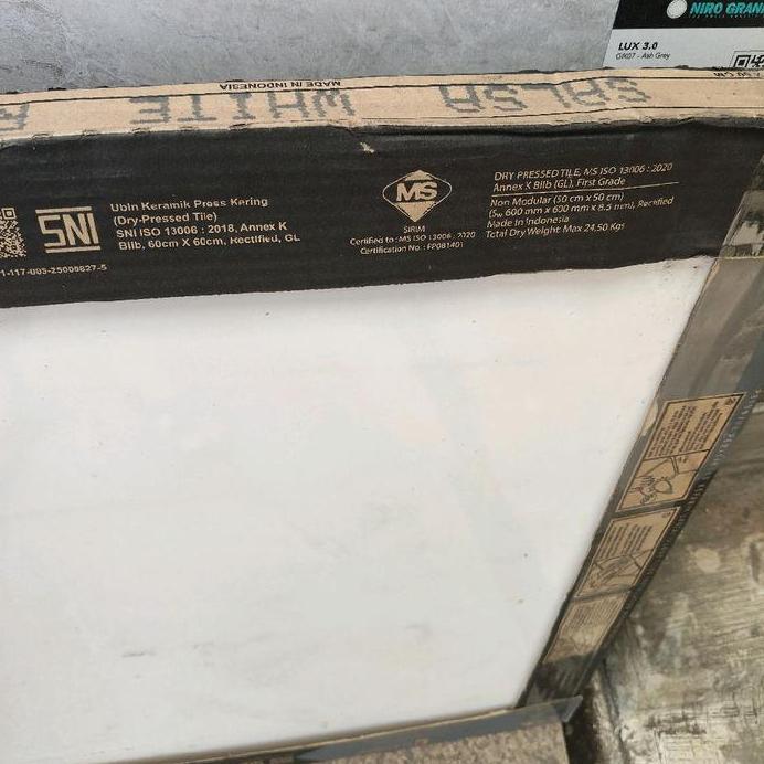 keramik platinum salsa white 60x60 rectified isi 4 pcs 1.44m grade A