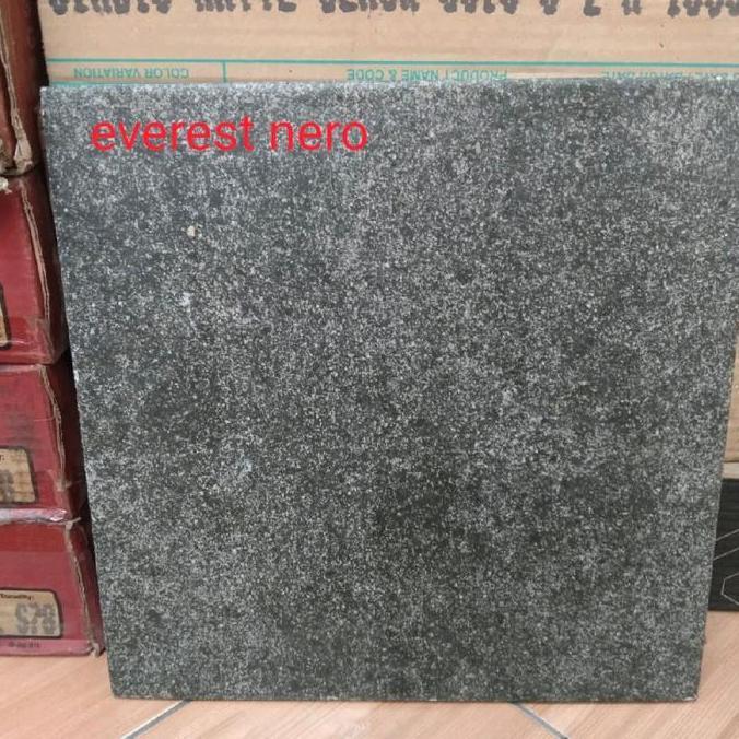 keramik signature Everest Nero 40x40 grade A