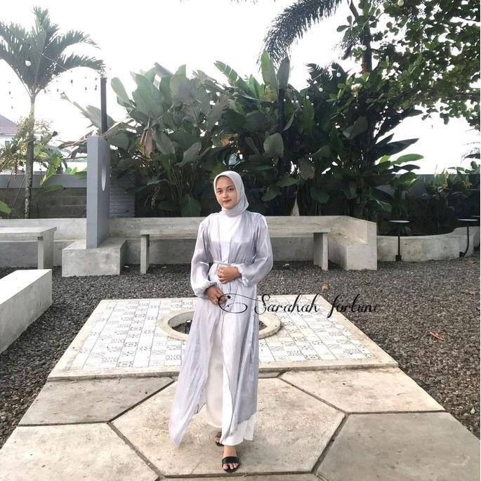 Shukyo- Raya Outer Shimmer Silk Abaya Baca Deskripsi