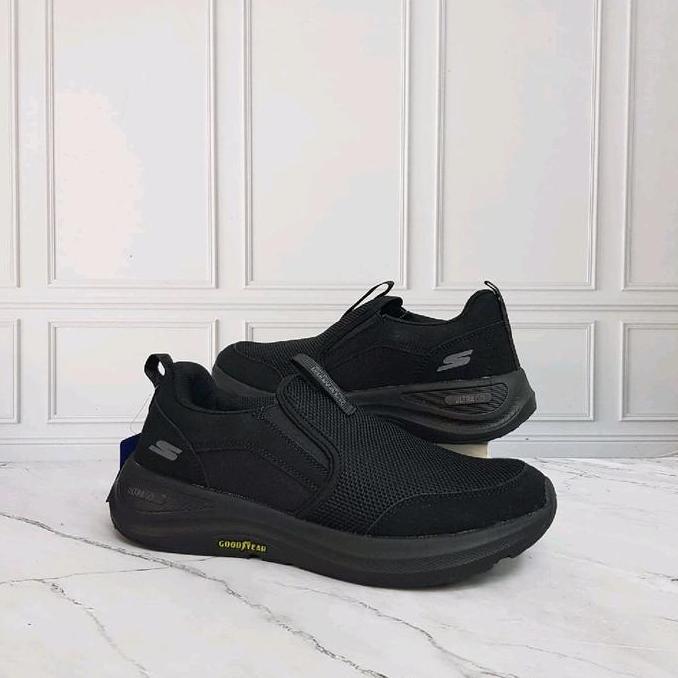 SKECHERS ULTRA GO X GOOD YEAR/SEPATU SLIP ON PRIA/SEPATU SKECHERS