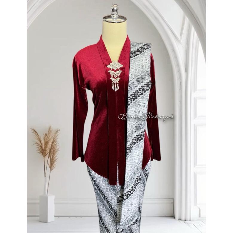 Diskon Setelan Kebaya Kartini Encim Bludru / Kebaya + Selendang + Jarik Motif Lereng Sogan Putih