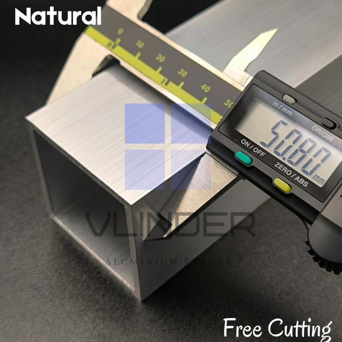 Hollow Aluminium 50.8 mm x 50.8 mm x t. 3.18 mm
