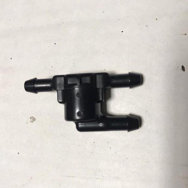 Cabangan Selang Air Wiper Dengan Valve