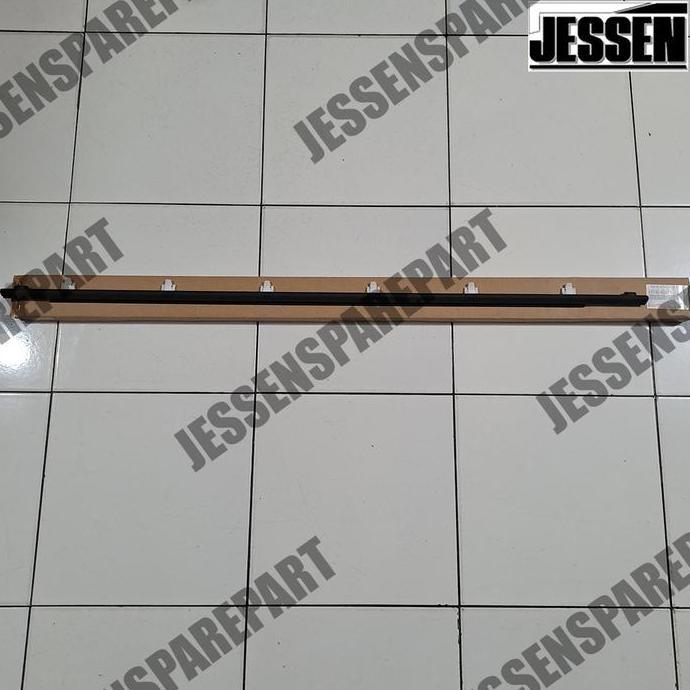 TERBARU - Pelipit Pintu/ Karet Kaca Luar Belakang Kanan Avanza Xenia 68180-BZ011