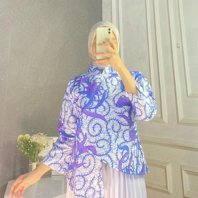 Lauren Laura blouse Batik Crop Wanita Kerja Kantor Atasan Batik Wanita Modern dengan Desain Elegan d