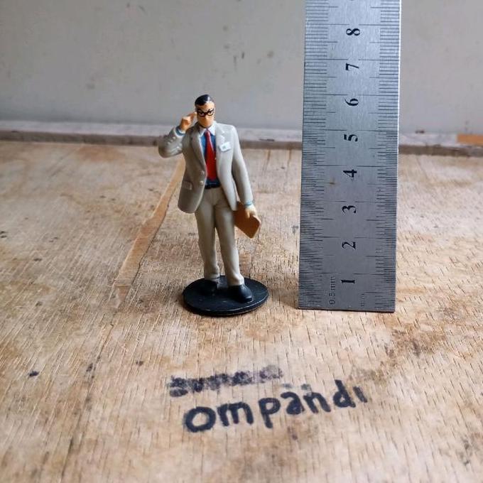 FIGURE MINI DIORAMA CLARK KENT SUPERMAN CS99