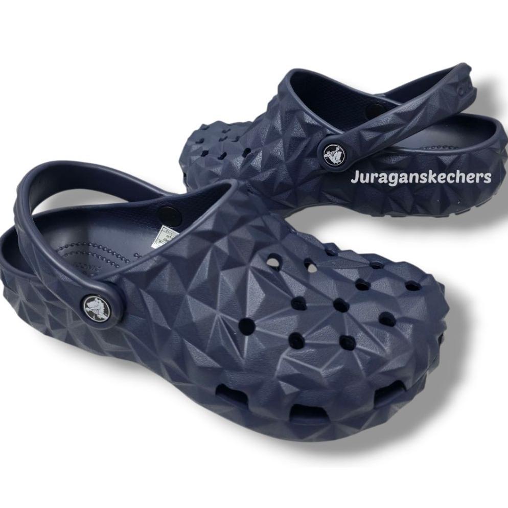 NEW PRODUCT CROCS CLASSIC GEOMETRIC UNISEX/CROCS GEOMETRIC/CROCS PRIA/CROCS WANITA/SANDAL CROCS PRIA