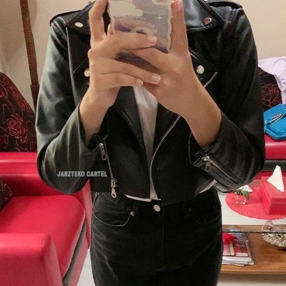 TAMPIL MODIS  JNK x LATI - Jaket Semi Kulit Sintetis Viena Crop Top Women Black Hitam Faux Synthetic