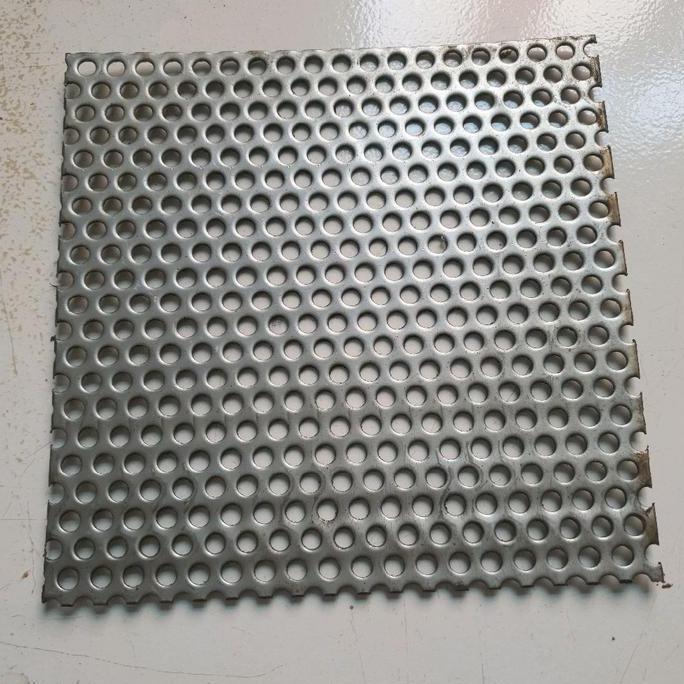 Plat Peforated Stainless Tebal 1mm Lubang 5 mm Custom