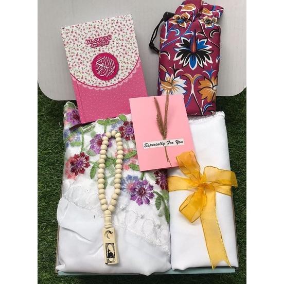 Free Ongkir Paket Alat Sholat/Paket Alat Sholat Cewek/Hamper Alat Sholat/Kado Wisuda/Kado Ulang Tahu