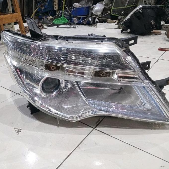 headlamp Nissan Serena c26 autech orinal. lampu depan Serena c26 autech orinal