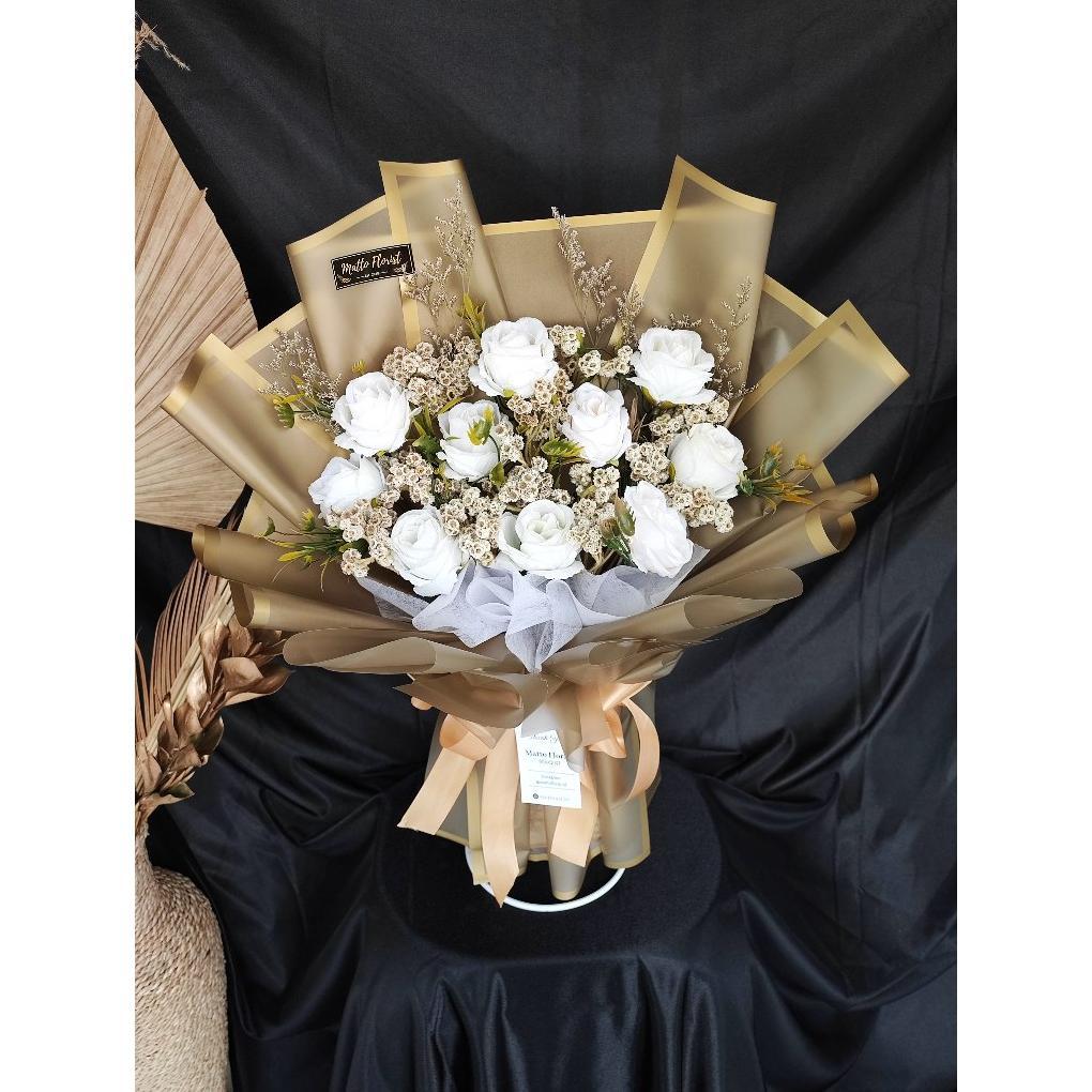 Buket Bunga Mawar Putih Gold Elegan Campuran Edelweiss Dan Caspea Eksklusif Dan Premium