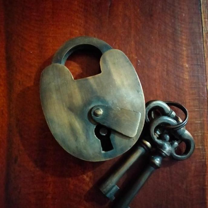 Kunci Gembok Antik Lawas Kuningan