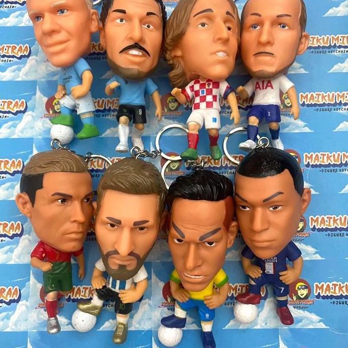 Figure Keychain / Gantungan Kunci Football Player Sepak Bola Ronaldo Messi Neymar Mbappe Halland Sua