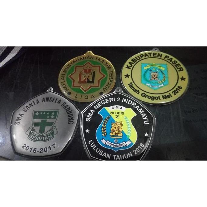 Medali Wisuda Bahan Kuningan Etsa Custom