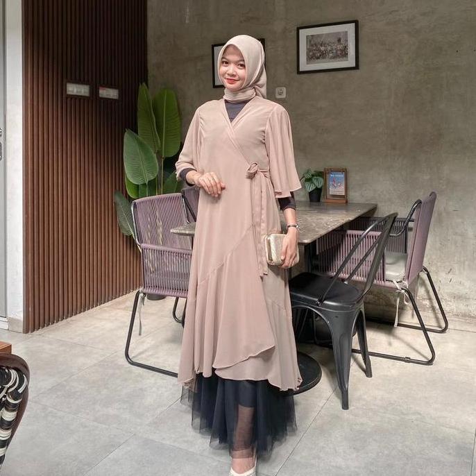 Qome-Gaun Outer Amora Bahan Ceruti Lengan Terompet Baju Pantai Muslim Outer Wanita  Panjang  Liburan