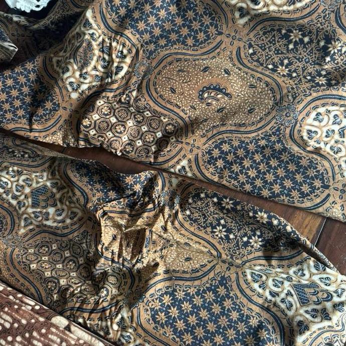 Kain Batik Jarik Solo Stok Toko Lama Sudah Ada Wirunya Bisa Dijadikan Jarik atau Bahan Busana Batik 