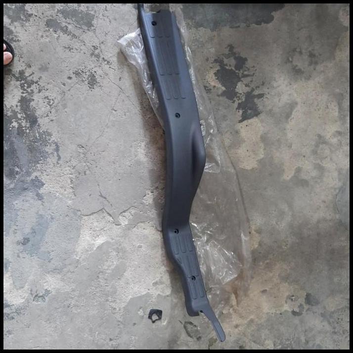 TERLARIS MK405205 SCUFF PLATE PENJEPIT KARPET CANTER PS125 PS110 ORI MITSUBISHI