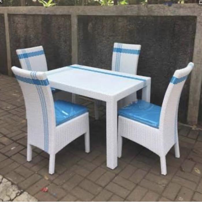 Meja makan rotan plus jok plus kaca